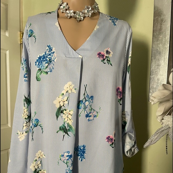 Floral blouse Size M - Picture 1 of 6